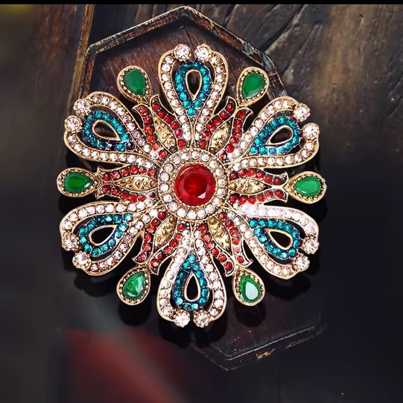 Vintage Baroque Queen Crystal Elegant Brooch - Picture 7 of 12
